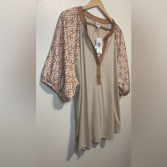 Belle du jour beige top (NWT) - Picture 3 of 6